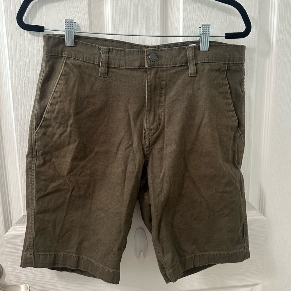 Volcom Men's army green Shorts cotton size 30
